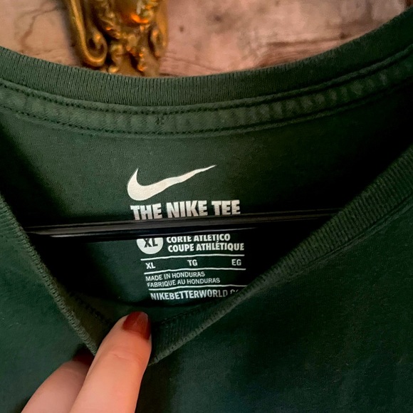 Nike tshirt XL - Picture 2 of 2